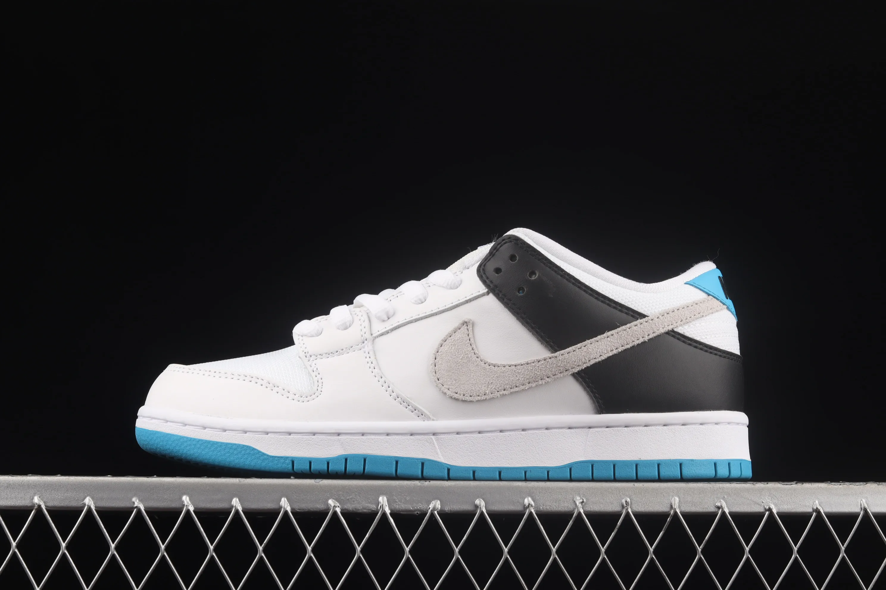 All categories Nk SB Dunk series Nk SB Dunk Low low-top sneakers J version Nk SB Dunk Low Prm laser blue color SB smashed backboard fashion casual sneakers BQ6817-101